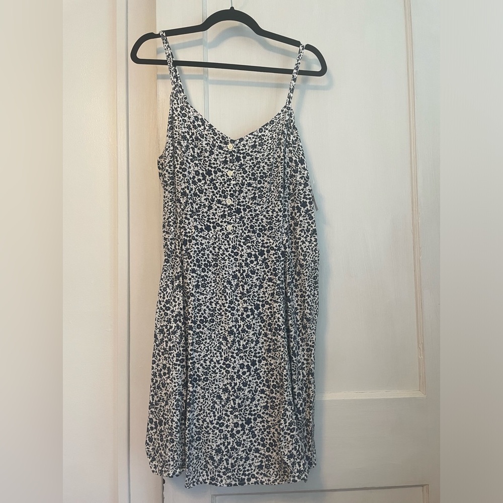 NWT GAP Button Front Adjustable Strap Size L Navy Small Print